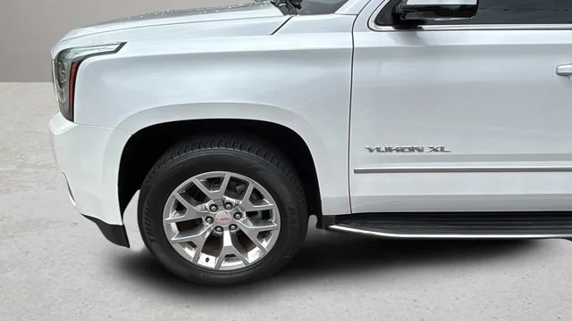 Used 2017 WHITE FROST TRICOAT GMC SLT image 40