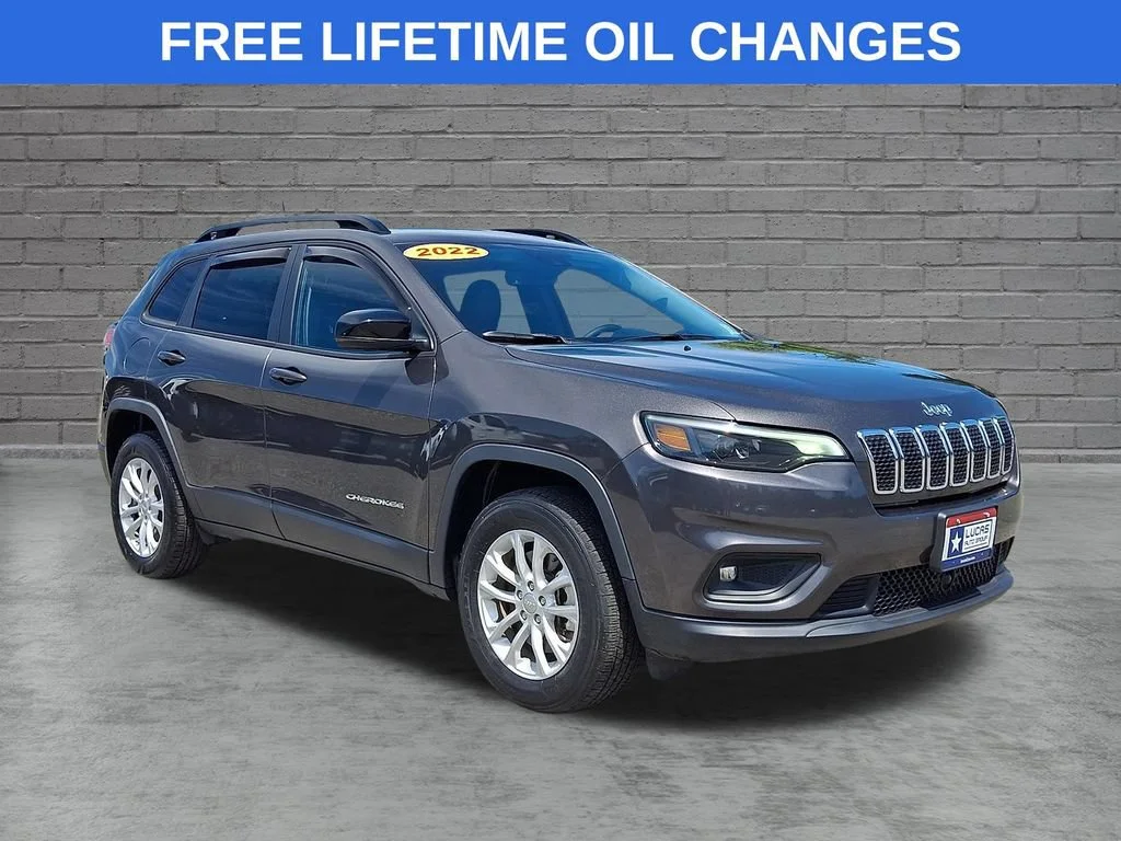 Used 2022 Granite Crystal Metallic Clearcoat Jeep Latitude Lux image 1