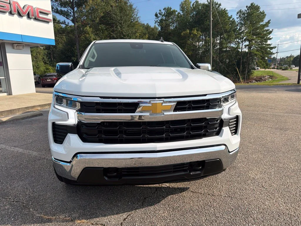 Used 2024 Summit White Chevrolet LT image 8