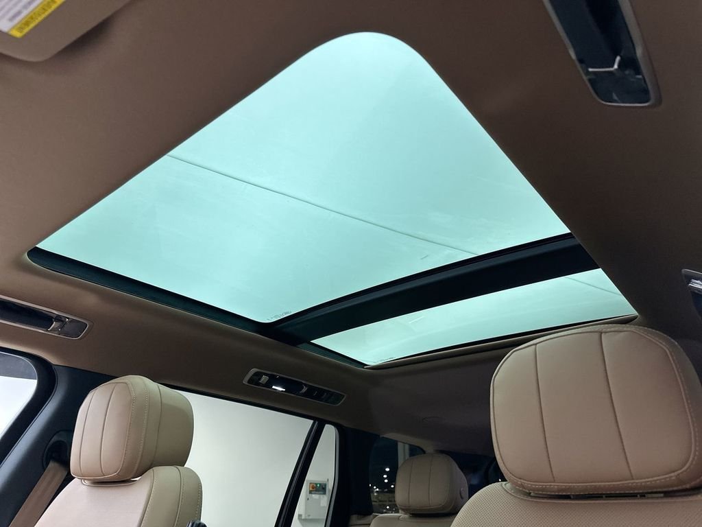 New 2026 Eiger Grey Land Rover SE image 11