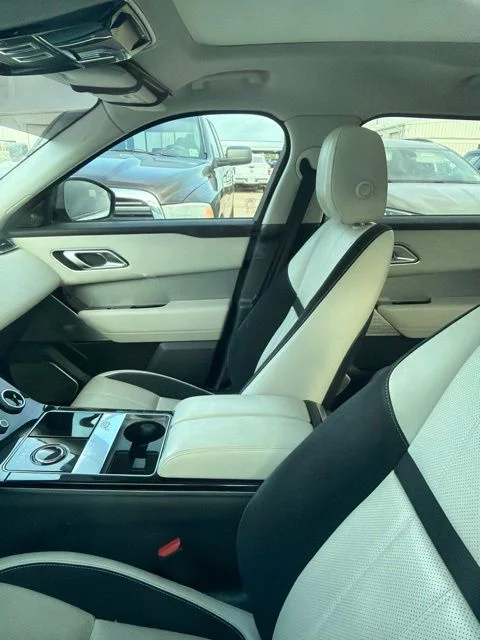 Used 2019 White Land Rover SE R-Dynamic image 10