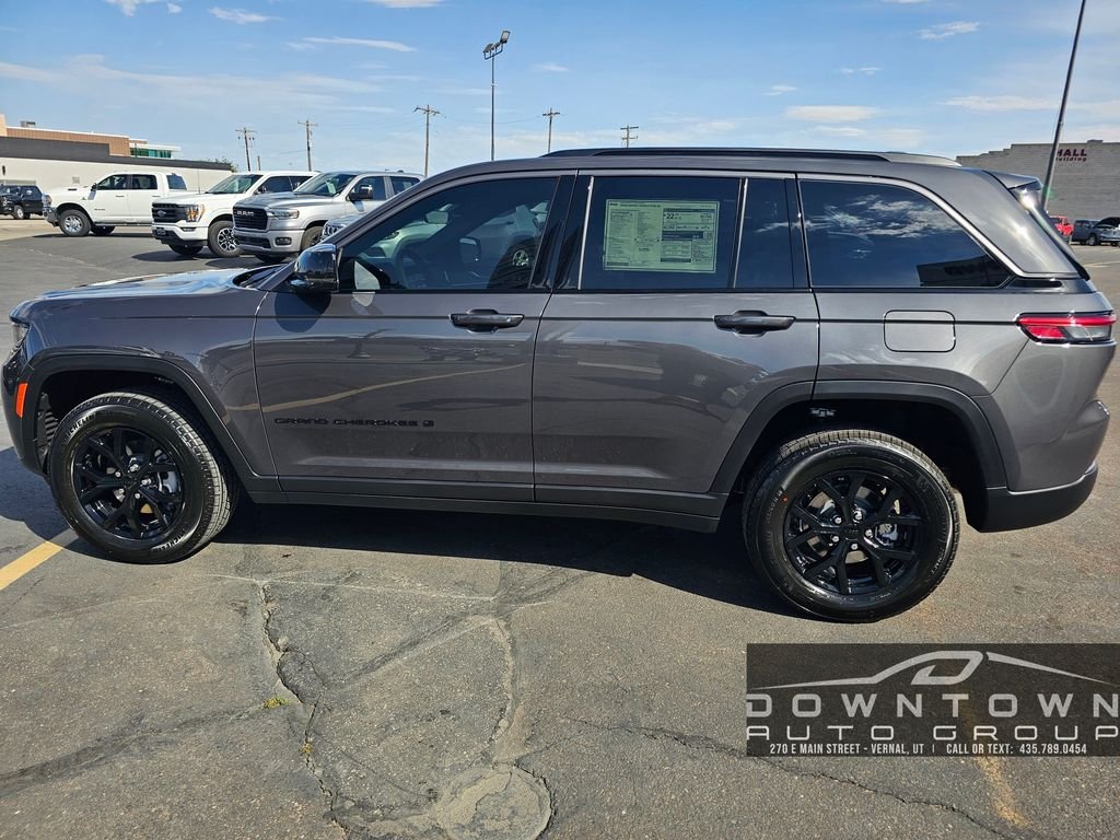 New 2026 Baltic Gray Metallic Clearcoat Jeep Altitude image 6