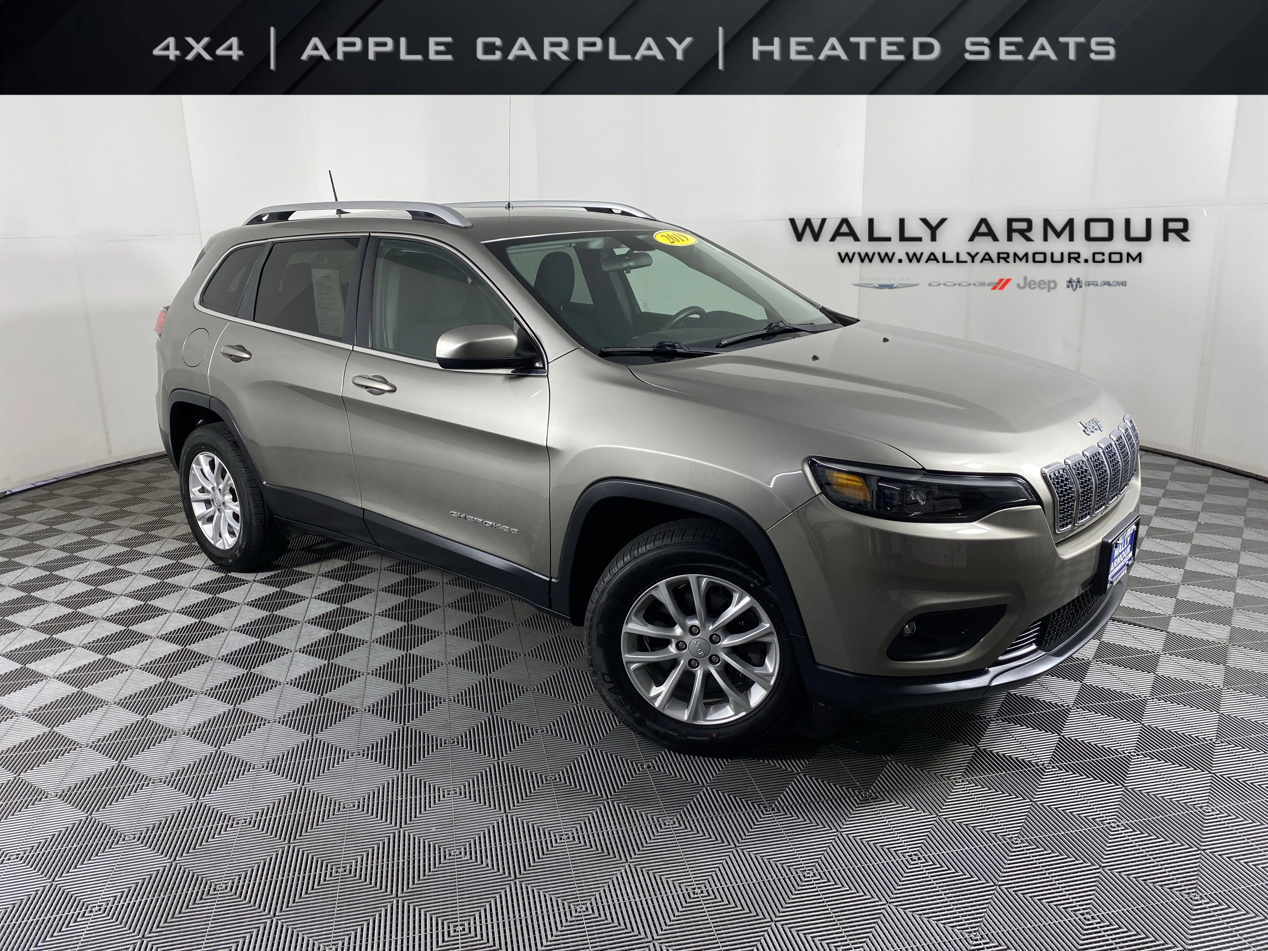 Used 2019 Light Brownstone Pearlcoat Jeep Latitude image 1