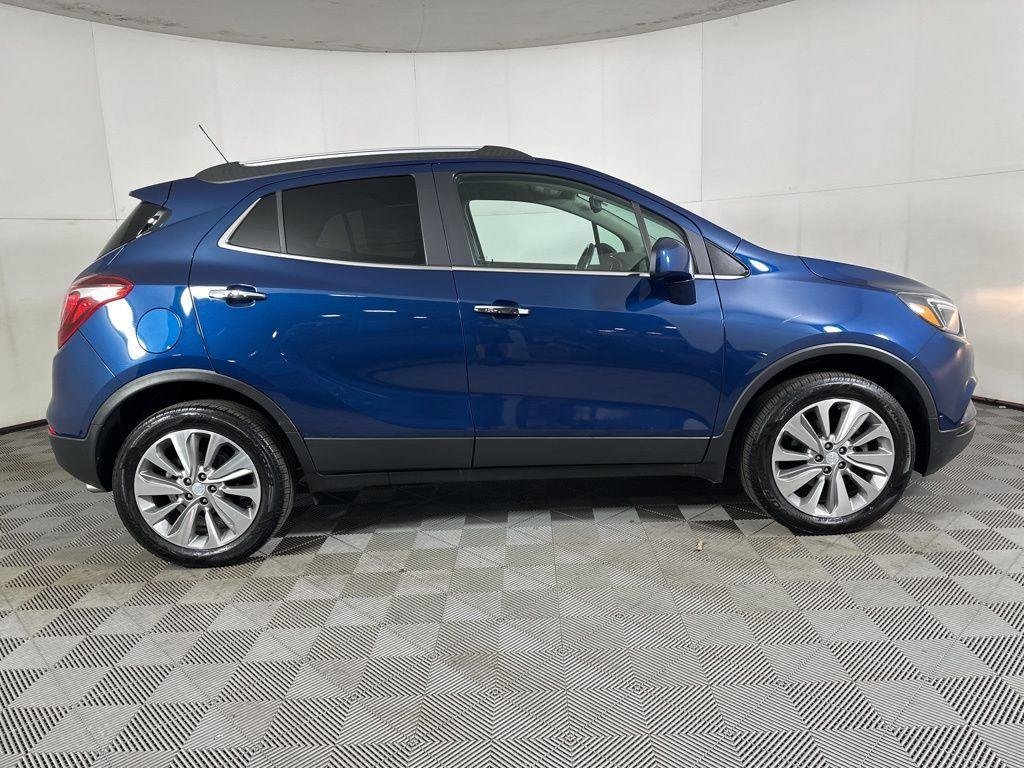 Used 2020 Azure Buick Preferred image 17