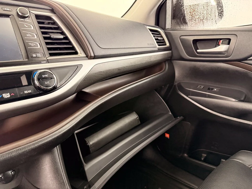 Used 2019 White Toyota Limited Platinum image 31