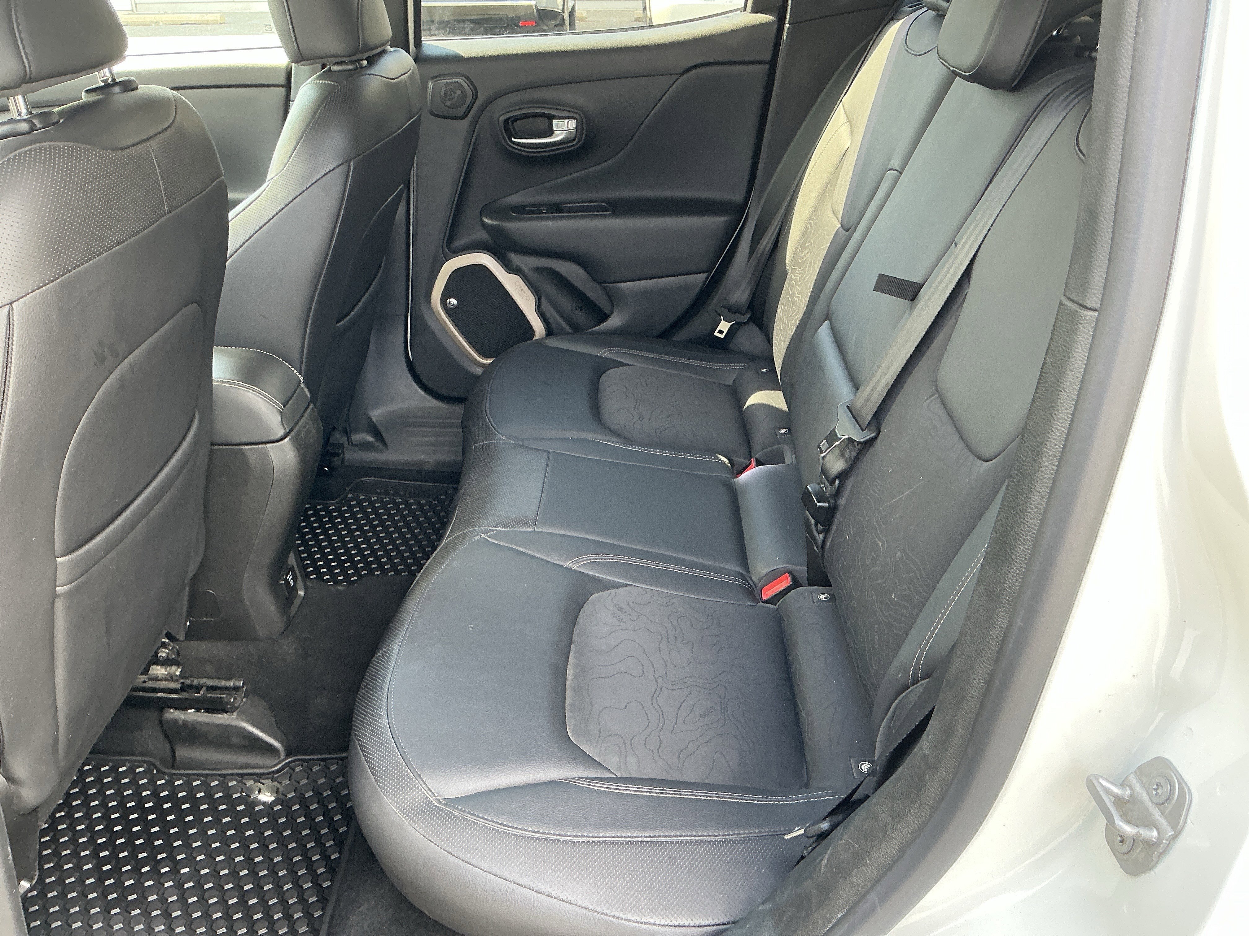 Used 2017 Alpine White Jeep Deserthawk image 16