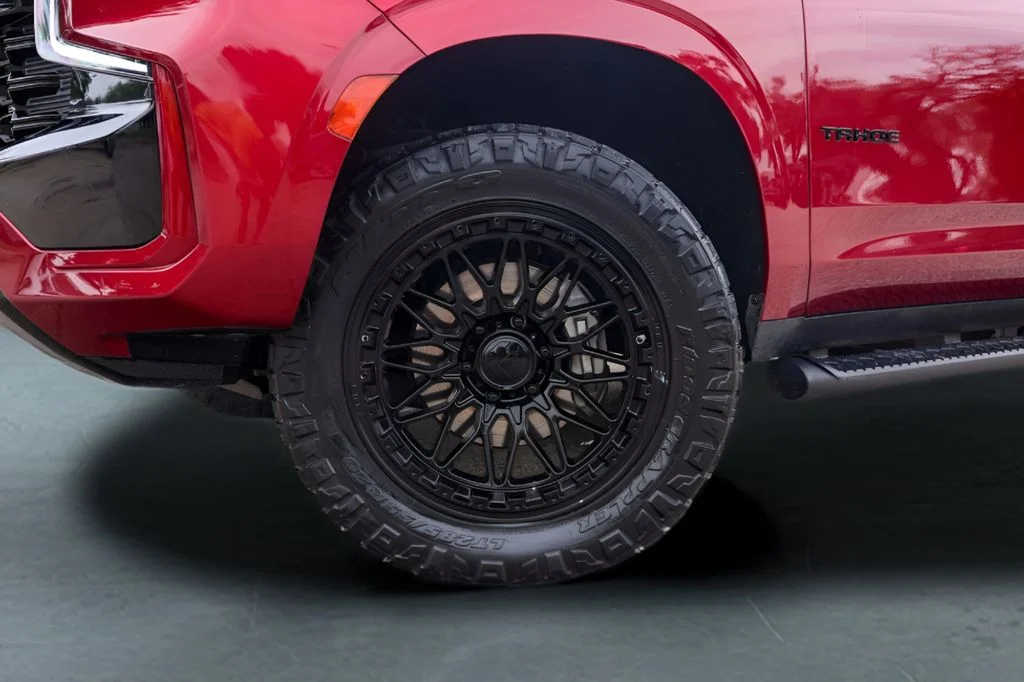 Used 2023 Red Chevrolet Z71 image 4