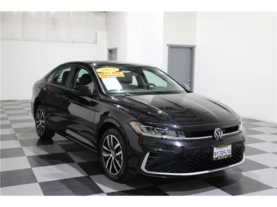 2025 Volkswagen Jetta SE - Photo 3