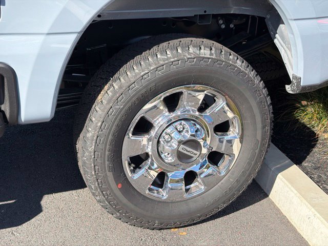 New 2026 Glacier Gray Metallic Tri-Coat Ford F-350® Lariat® image 9