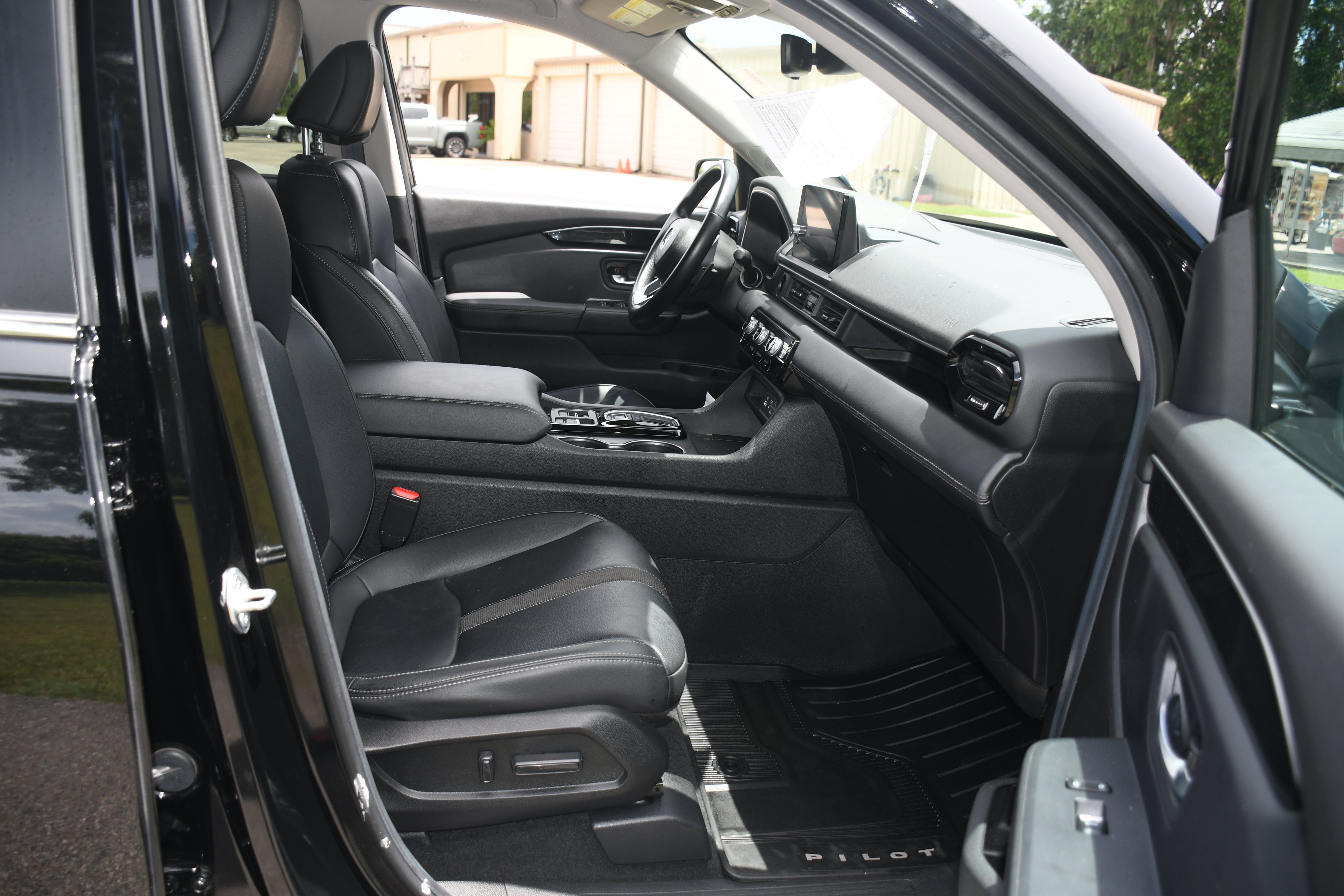 Used 2025 Black Honda EX-L image 21