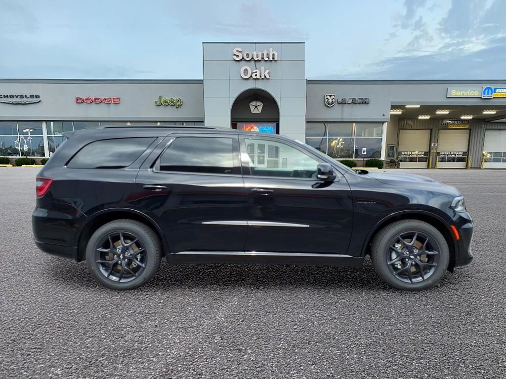 New 2026 Diamond Black Clear-Coat Exterior Paint Dodge GT Plus HEMI V8 image 2