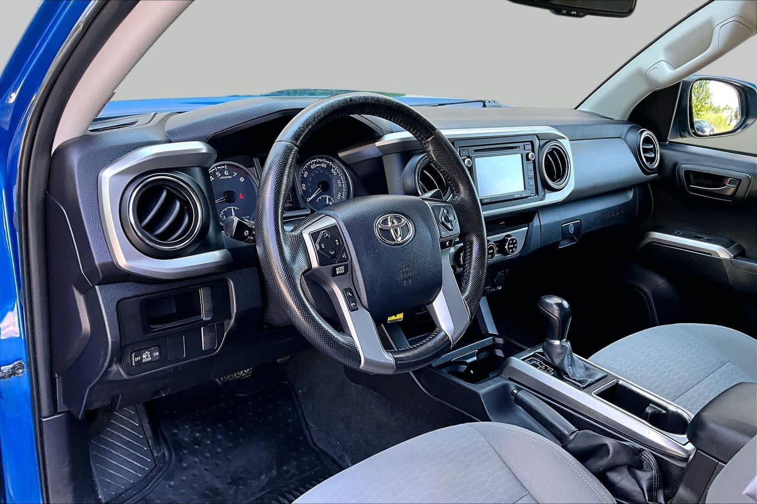Used 2016 Blazing Blue Pearl Toyota SR5 image 18