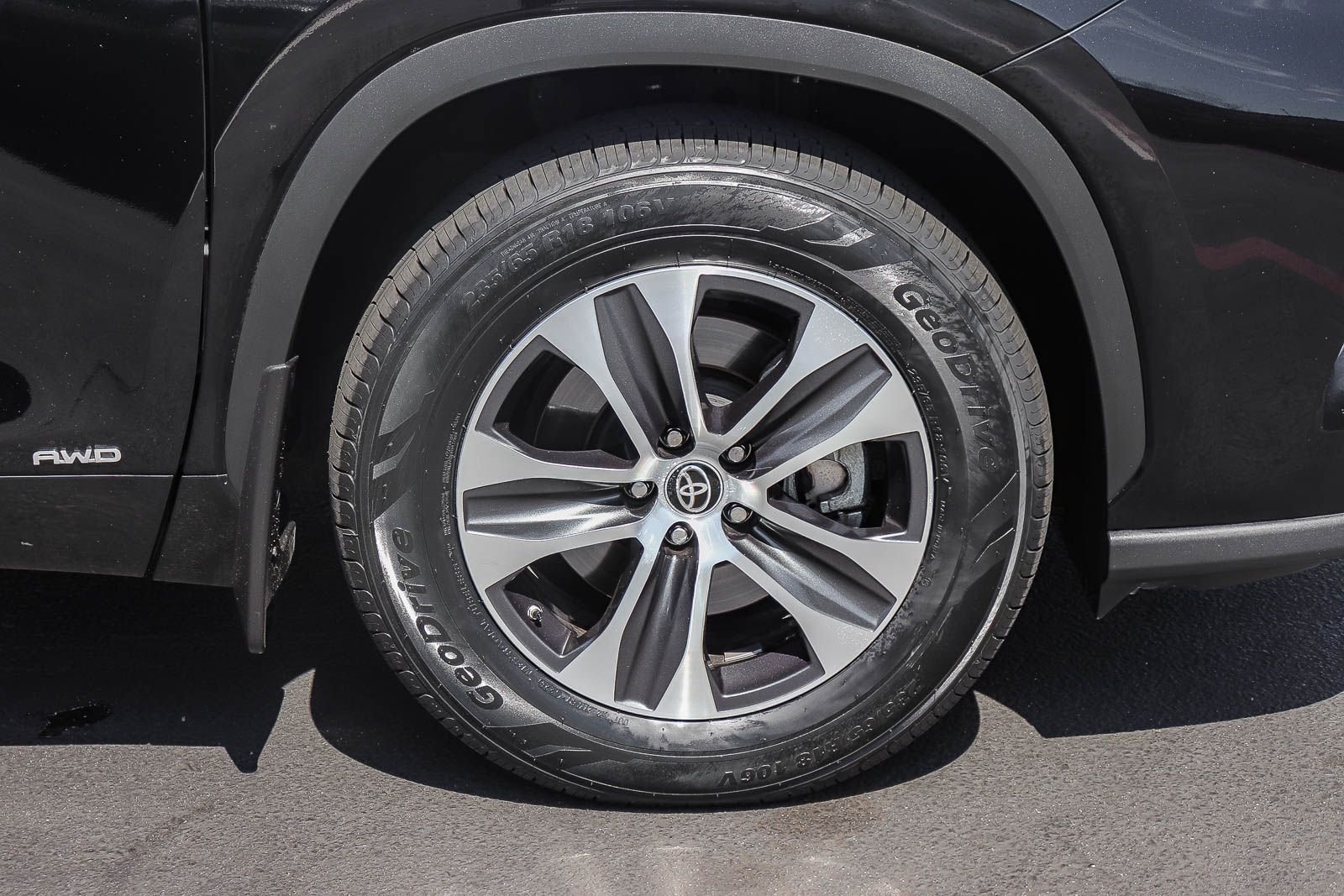 Used 2022 Midnight Black Metallic Toyota XLE image 11
