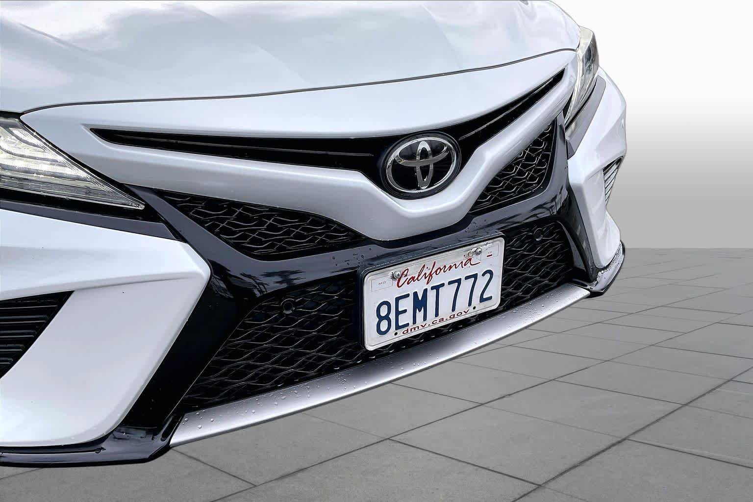 Used 2018 Midnight Black Metallic/Wind Chill Toyota XSE image 28