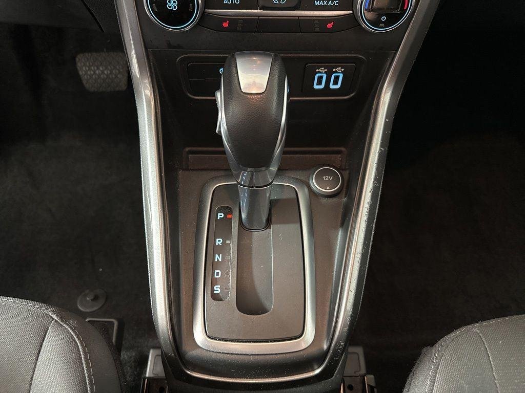 Used 2022 Shadow Black Ford SE image 21