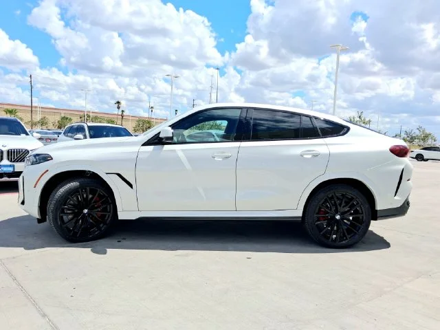 Used 2024 Gray BMW xDrive28i image 4