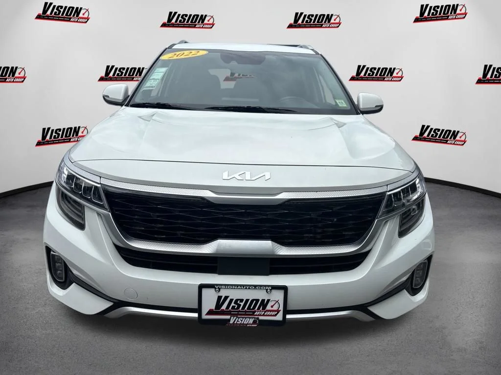 Used 2022 White Kia SX image 8
