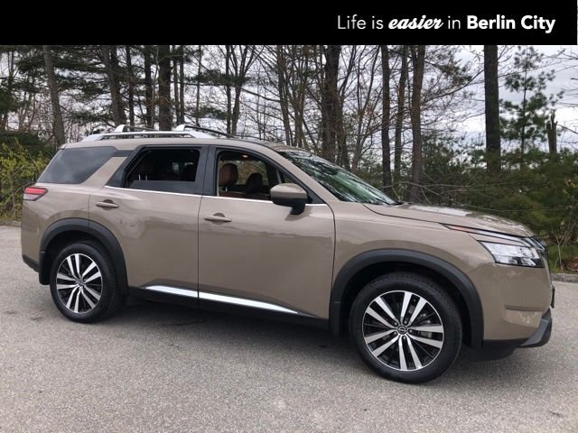2023 Nissan Pathfinder Platinum 4WD's photo