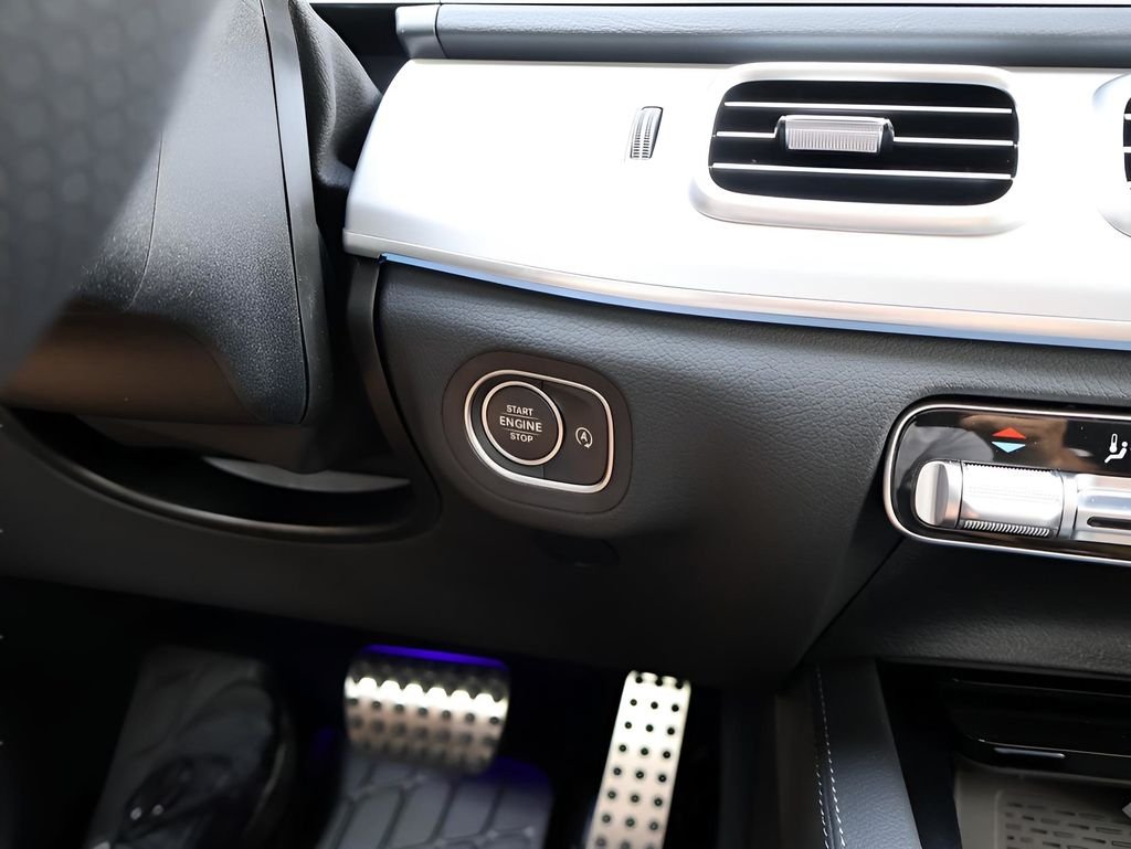 2025 Mercedes-Benz GLS Base - Photo 31