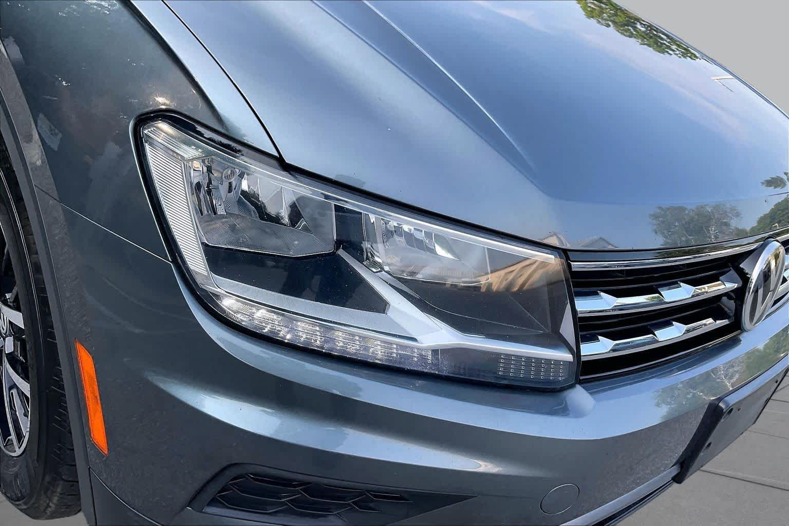 Used 2021 Platinum Gray Metallic Volkswagen SE image 26