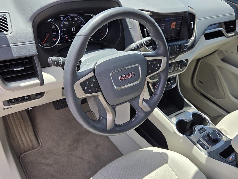 Used 2022 White Frost GMC AWD 4DR DENALI image 11
