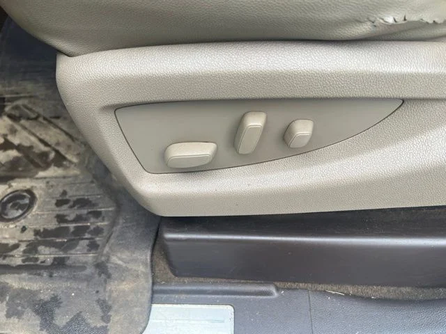 Used 2016 White Chevrolet LTZ image 28