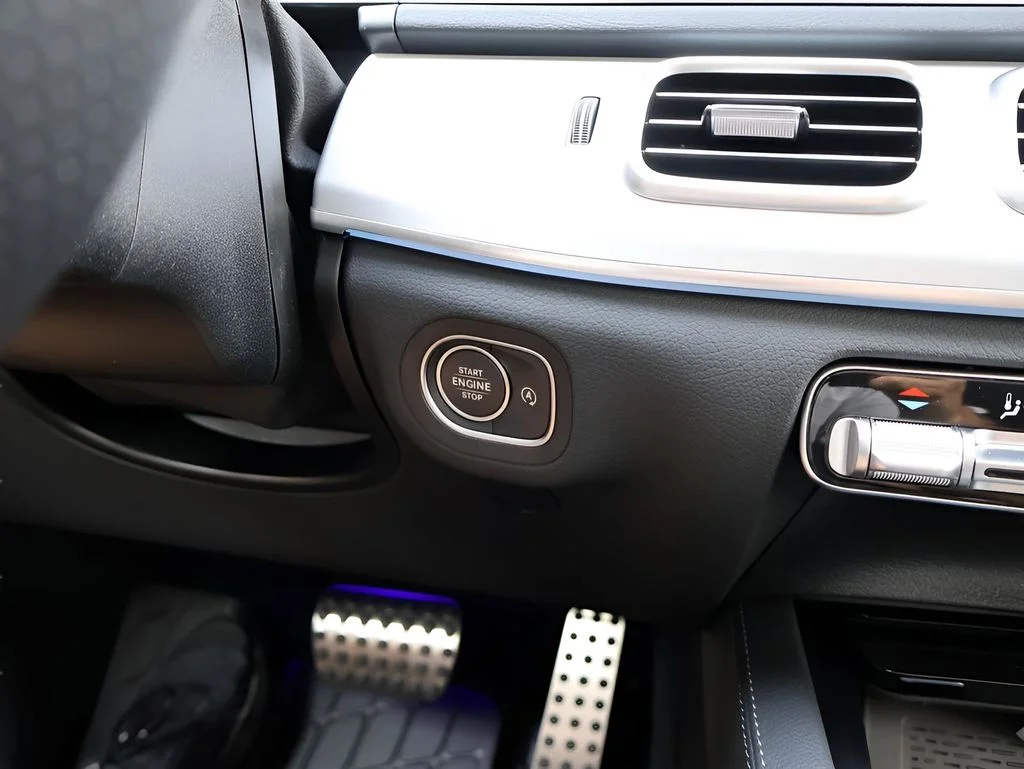 New 2025 White Mercedes-Benz GLS 450 image 31