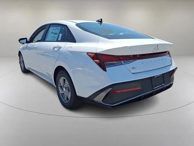 New 2026 White Hyundai SE image 5