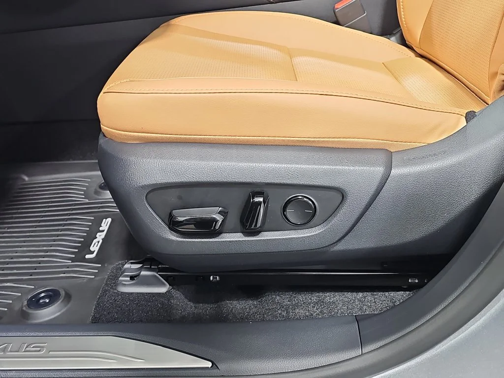 New 2026 Iridium Lexus PREMIUM PLUS image 28