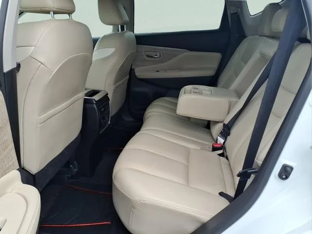Used 2023  Nissan SL image 20