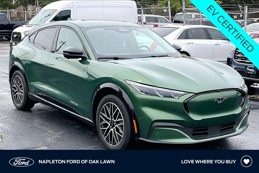 Used 2024 Green Ford Premium image 1