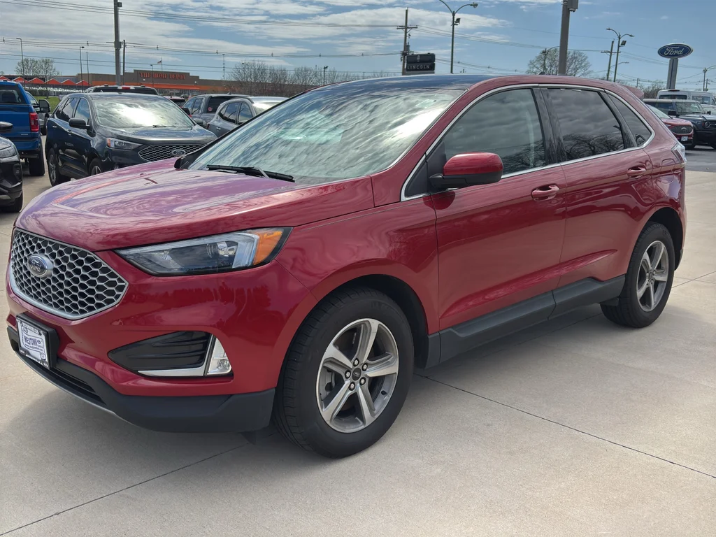 Used 2024 Rapid Red Metallic Tinted Clearcoat Ford SEL image 2