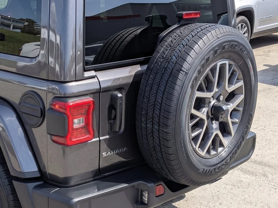 New 2026 Grey Jeep Sahara - - 4x4 - Body- Color Top - Side Steps - 2.0L Turbo - Remote Start & More! image 10