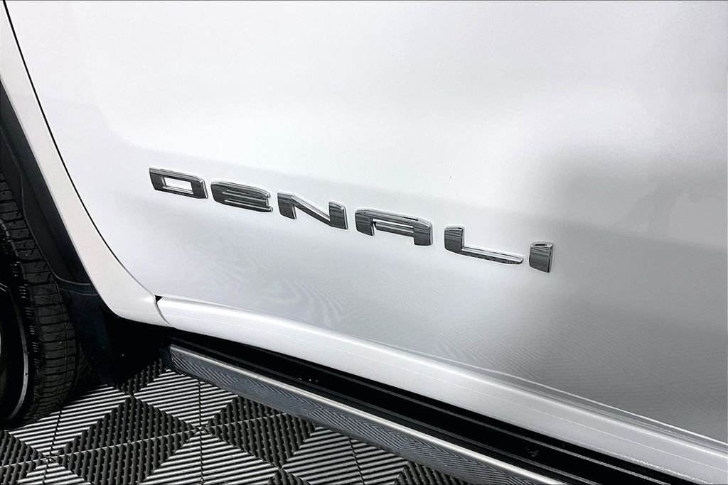 Used 2024 White GMC Denali image 24