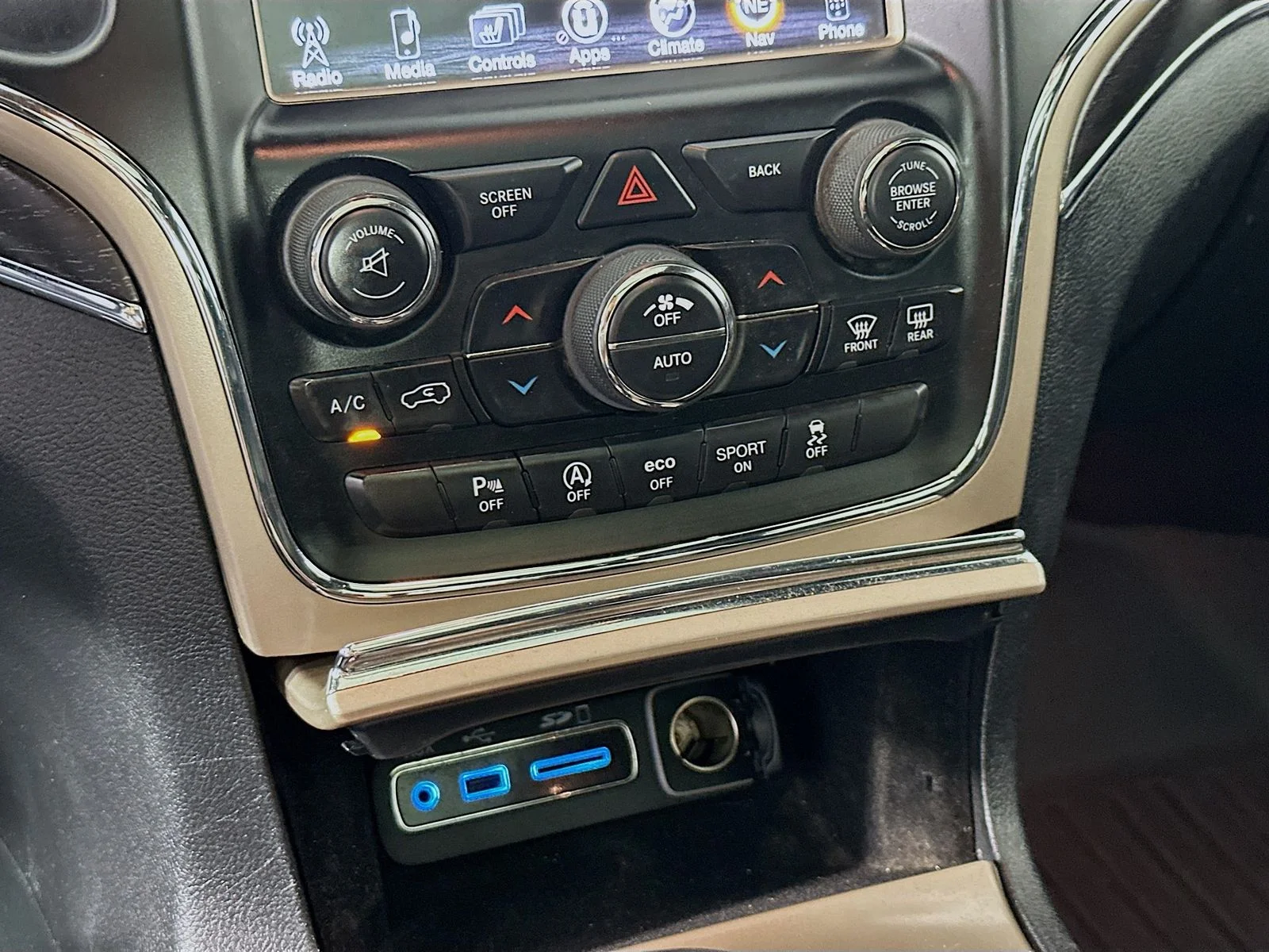 Used 2017 Bright White Clearcoat Jeep Limited image 17