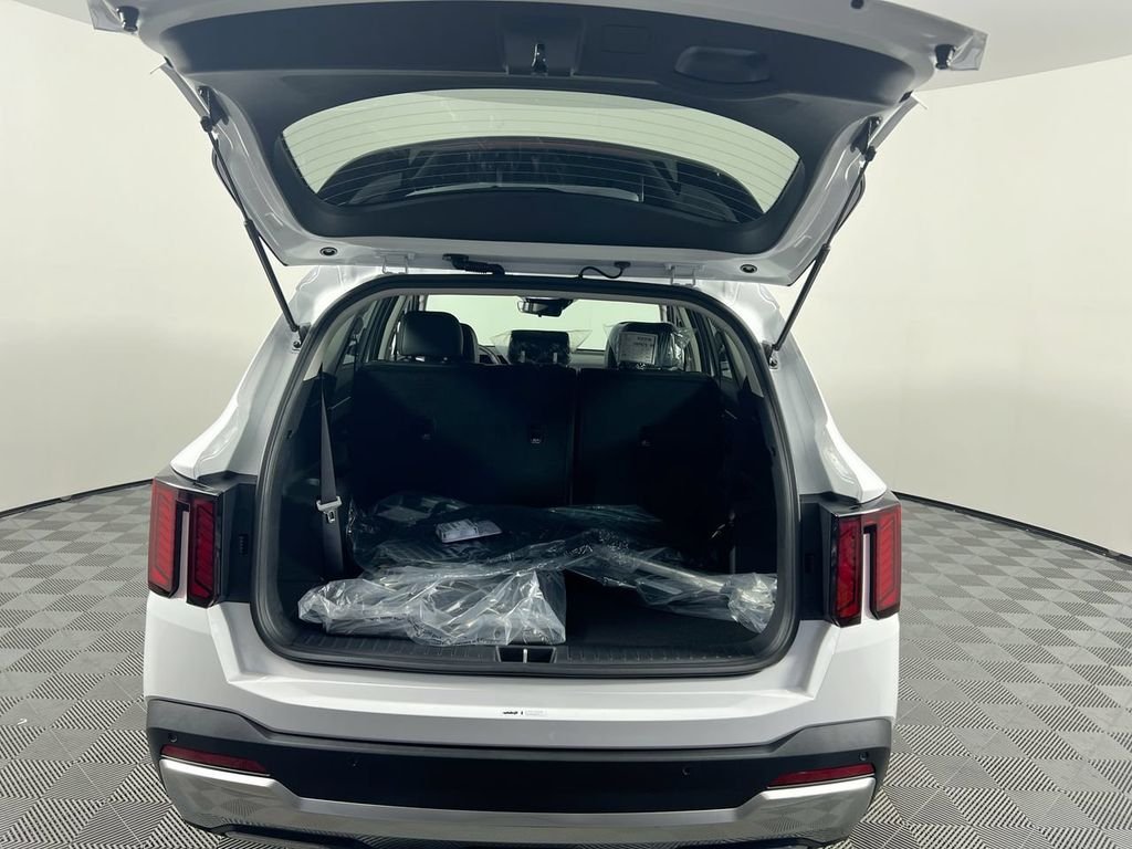 New 2026 Glacial White Pearl Kia S image 33