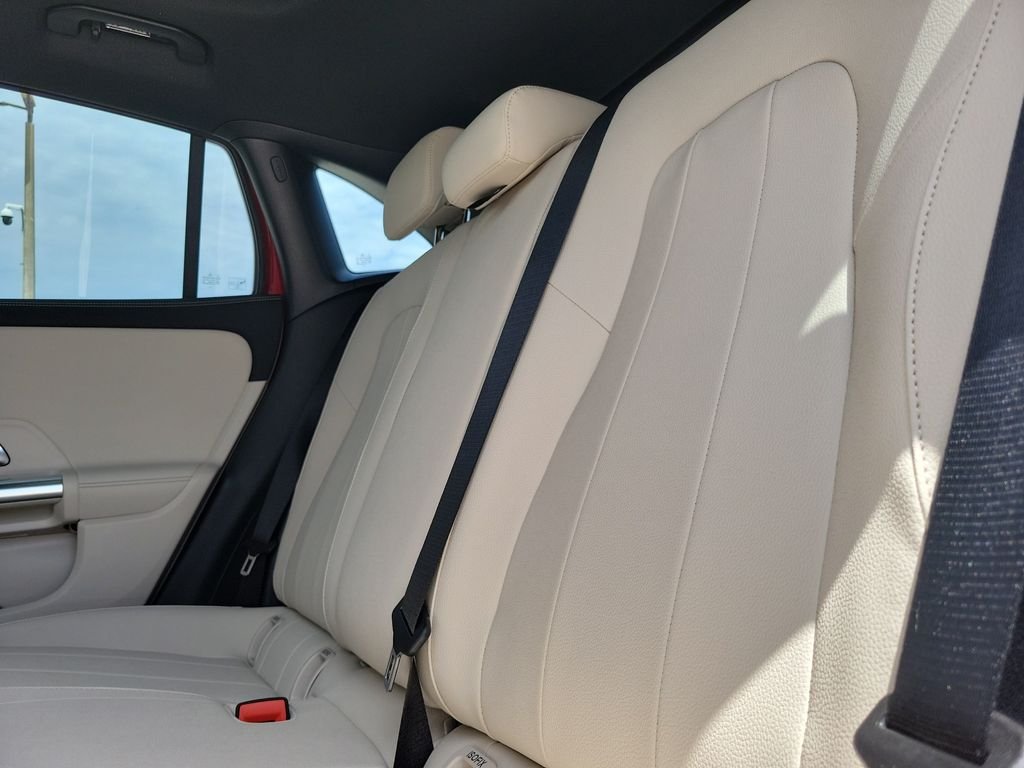 New 2026 MANUFAKTUR Patagonia Red Metallic Mercedes-Benz GLA 250 image 9