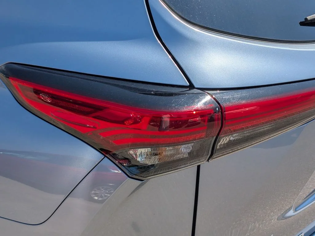 Used 2023  Toyota Limited image 9