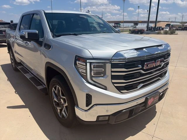 Used 2022 Silver GMC SLT image 9