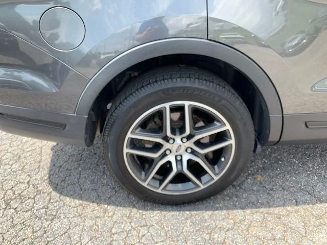 Used 2018 Gray Ford Sport image 39