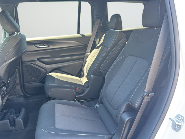 Used 2024 White Jeep Laredo image 27