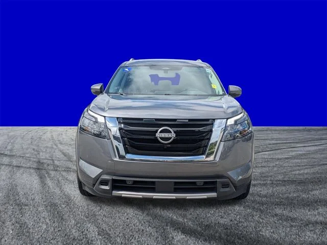 Certified Used 2025 Gun Metallic Nissan SL image 9