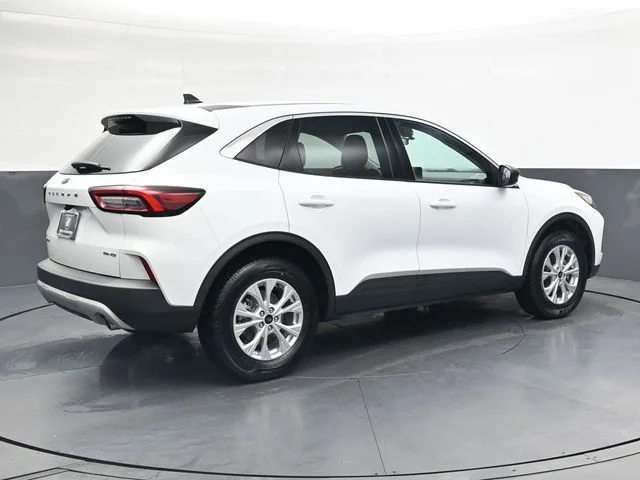 Used 2023 White Ford Active image 4