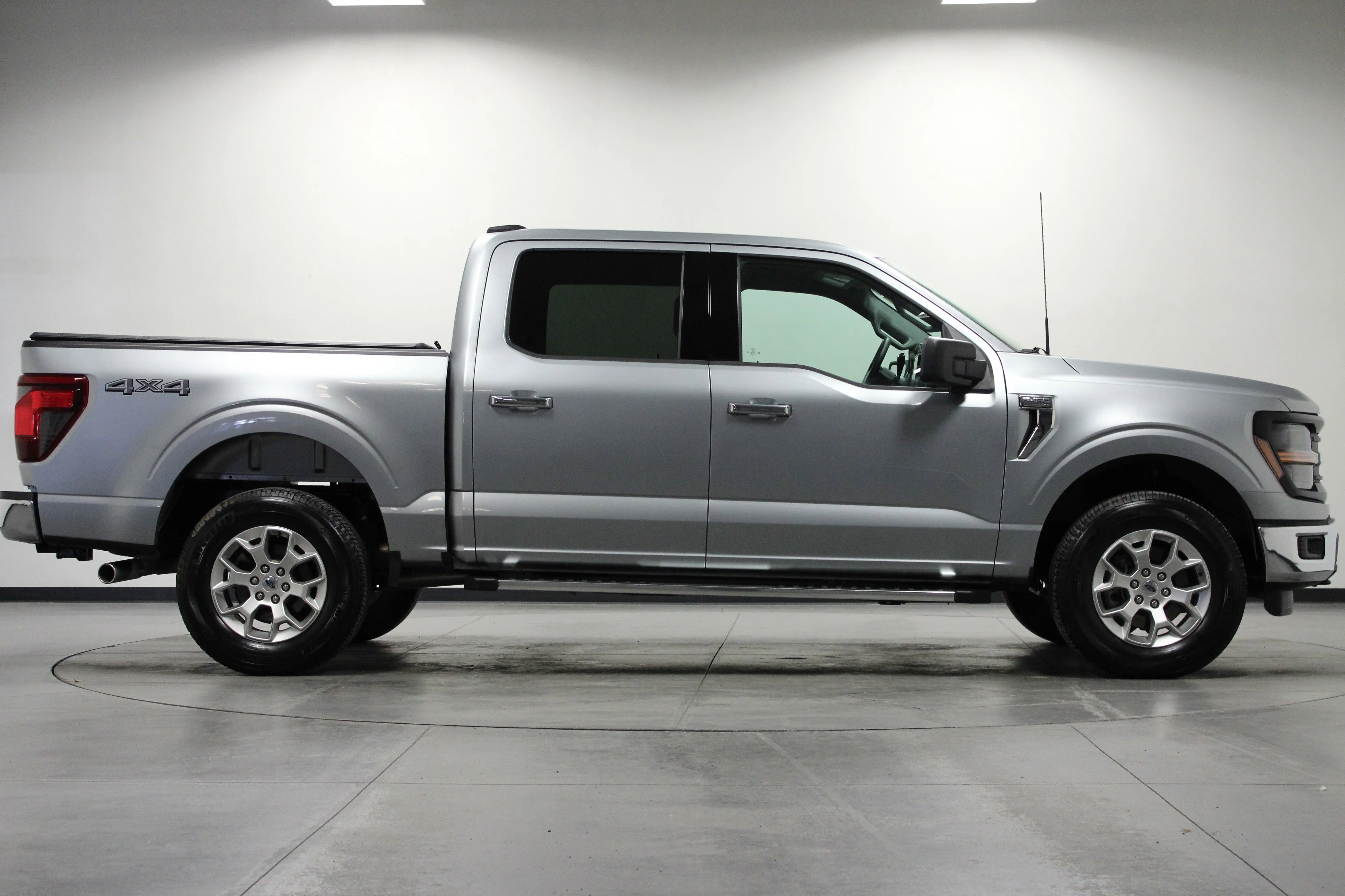 Used 2025 Iconic Silver Metallic Ford XLT image 3