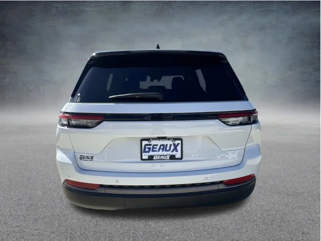 New 2027 Bright White Clear-Coat Paint Jeep Laredo Altitude image 18