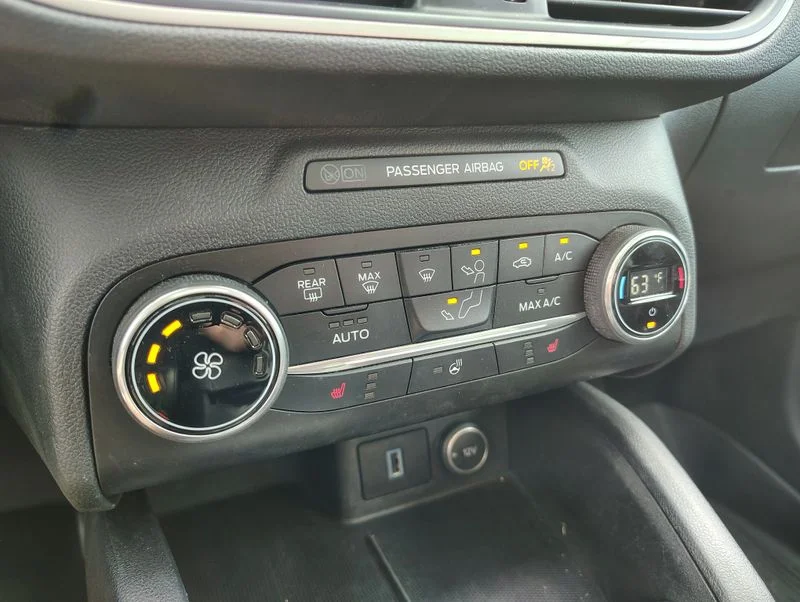 Used 2020 White Ford SEL image 18