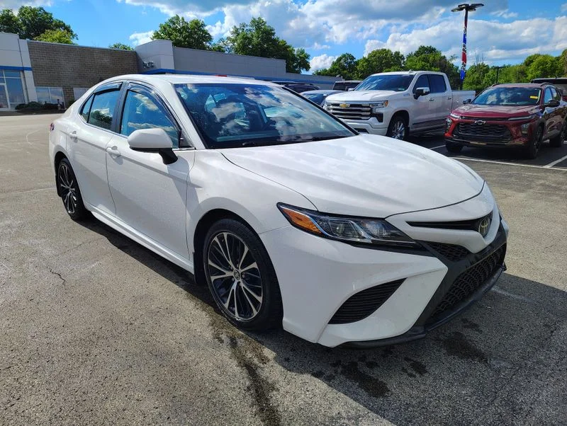 Used 2020 White Toyota SE image 3
