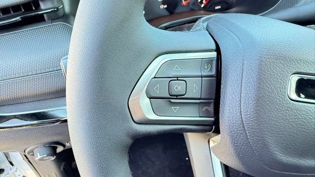 New 2026 Bright White Clearcoat Jeep Latitude image 14