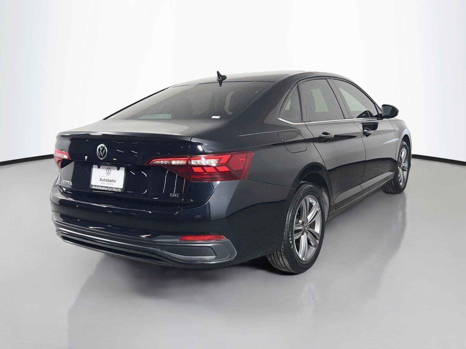 Used 2022 Deep Black Pearl Volkswagen SE image 5