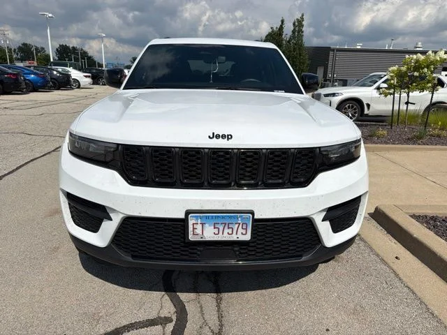 Used 2022 White Jeep Altitude image 9